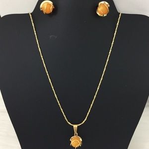 Coral Imitation Set In 18K Gold Filled. Size 17”